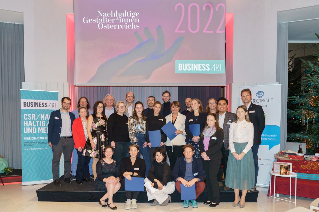 Auszeichnung "Nachhaltige Gestalter_innen 2022" von Businessart, einem Magazin für nachhaltiges Wirtschaften, am 30. November 2022 gemeinsam mit anderen Pionier_innen aus Unternehmen und Publizistik. Foto: Martina Draper